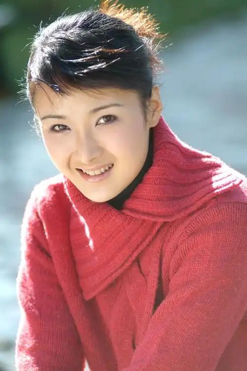 p>黄曼,1980年11月4日出生于陕西省西安市,中国内地女演员,毕业于 a