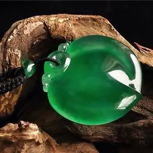 飞驰翡翠原石头像