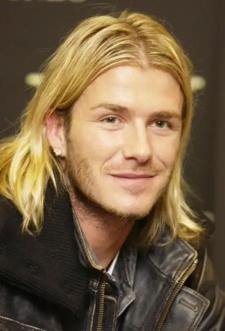 贝克汉姆近照头发快秃了!年轻时hold过这些发型