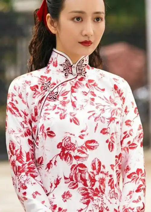 气质女神王鸥,旗袍超级优雅,日常穿搭也是非常可爱