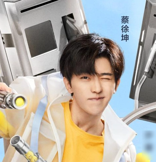 《奔跑吧》下一期海报上线,baby乃万同框比美,蔡徐坤才是焦点!