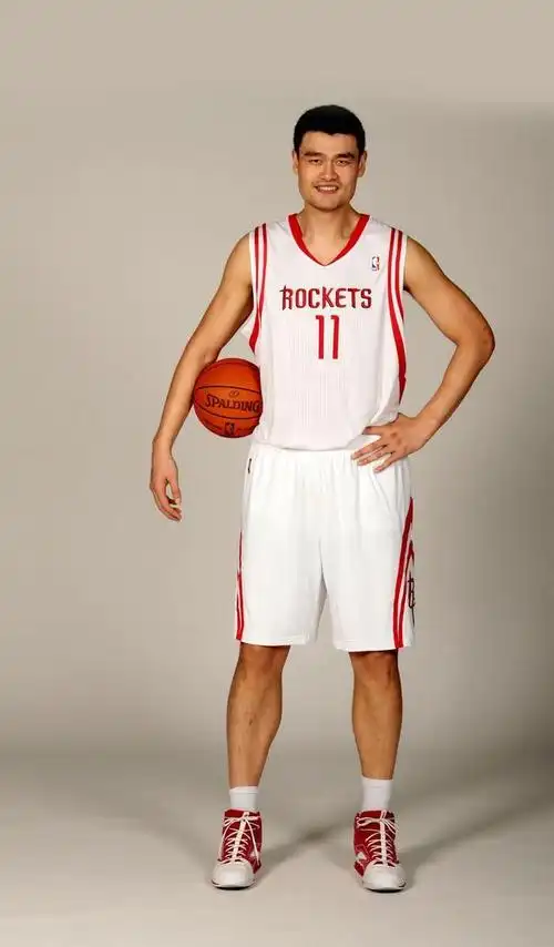 姚明选秀时的体测数据:身高2米26,臂展2米25,站立摸高2米92,体重134