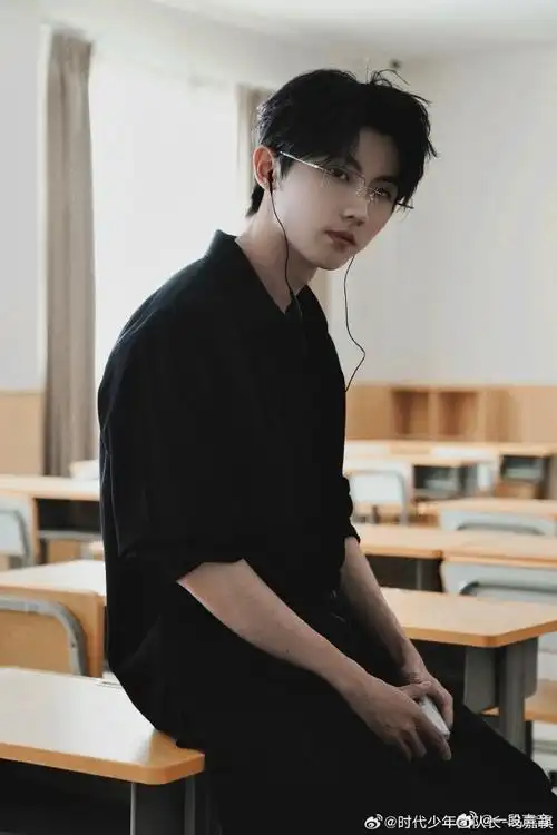 人夫感#谁懂马嘉祺@时代少年团队长-马嘉祺最新照片的那股禁欲人夫感