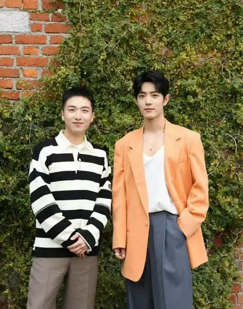 肖战和时尚博主的合照