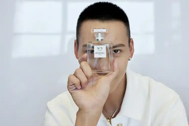 陈伟霆的笑容_陈伟霆n°5超甜帅气写真_三千图片网