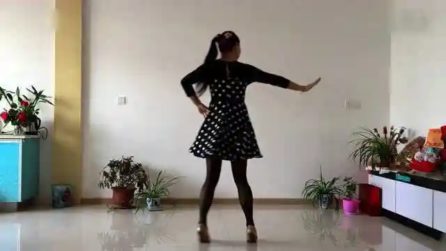 紫晶木莓广场舞亲爱的别想我演示紫晶原创动动