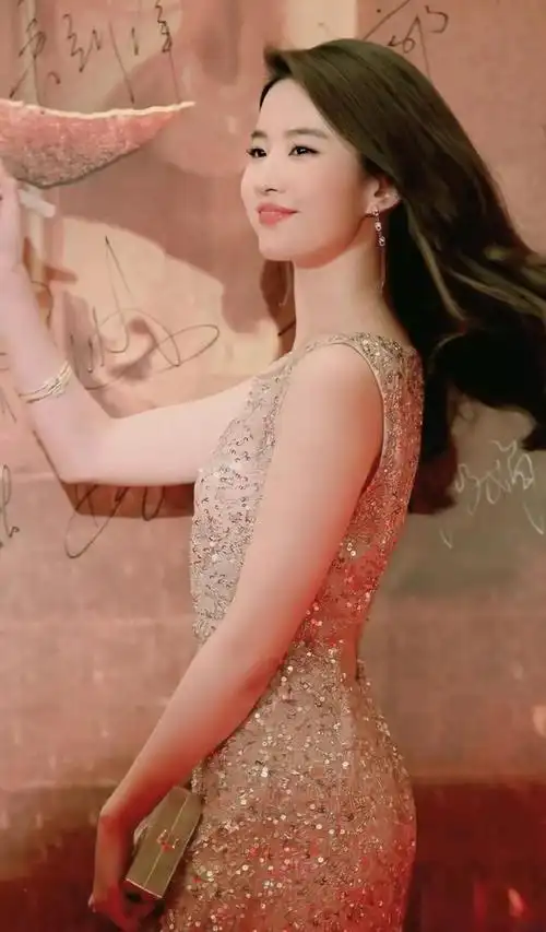 刘亦菲的魅力背影