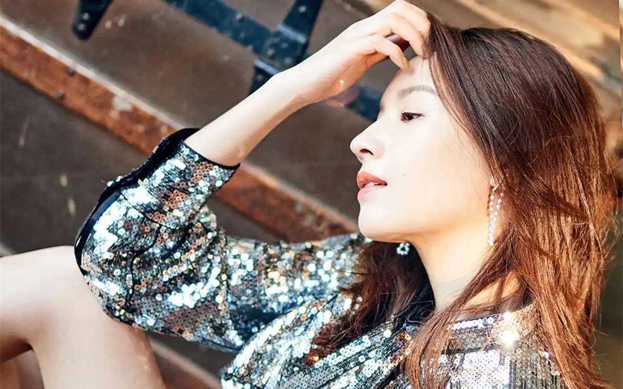 董洁文艺范时尚写真图片电脑壁纸