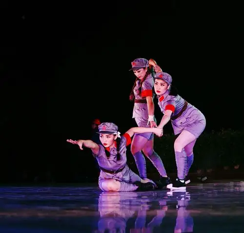 舞蹈重现女红军风采