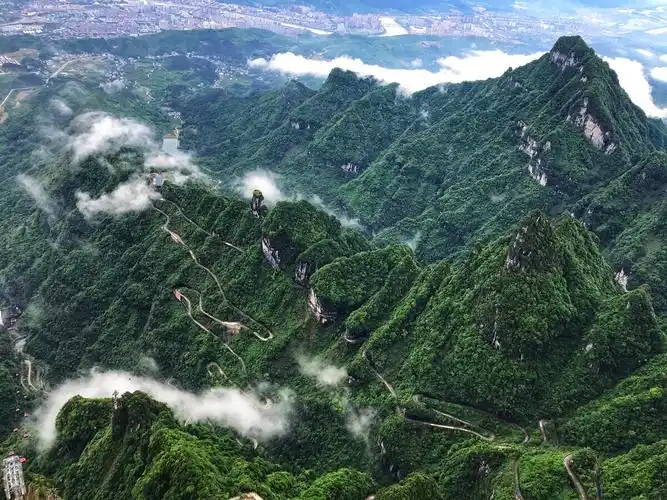 天门山风景秀丽好久没有拍风景照真实的景比照片好看哈哈