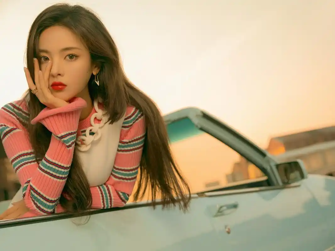 杨超越暮光公路大片释出