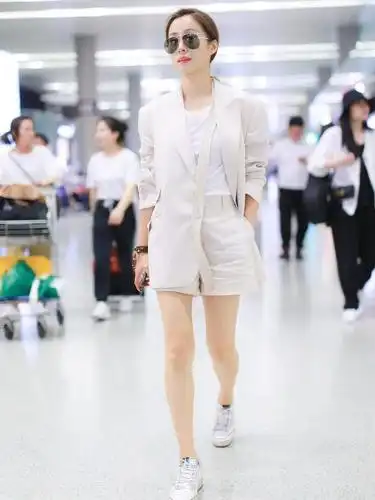 江疏影蔡依林教你穿blazer玩性感 西装 短裤=春天耍帅的最强法则