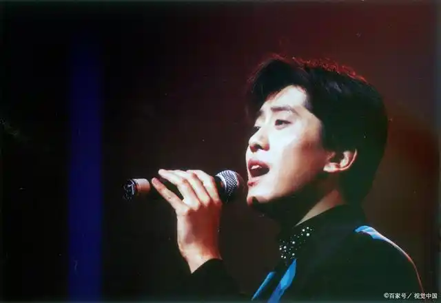 年轻时候的毛宁,帅气又有好歌喉!