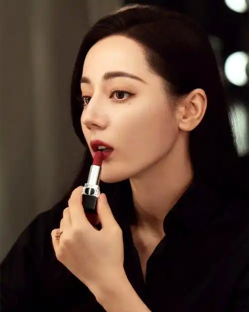 迪丽热巴迪奥全球彩妆及香氛代言人##迪奥品牌大使迪丽热巴