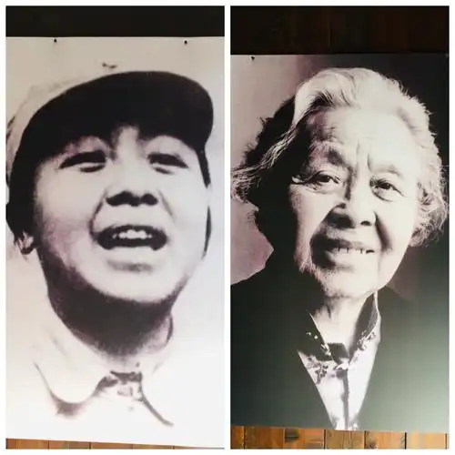 在丁玲故居,老干党员们依次进入丁玲纪念馆,参观了丁玲生平事迹