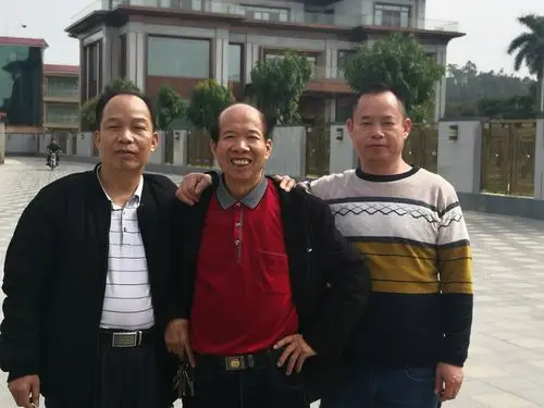 1月12日,李氏兄弟参观高州罗村蔗地公园.李义摄