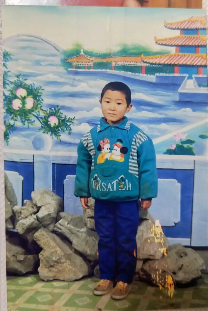 看看小时候的照片满满的回忆