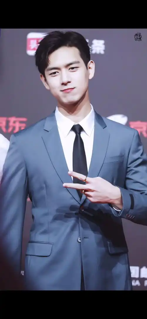 李现这种帅的人,大抵就是连手指都好看到不行的那种人!