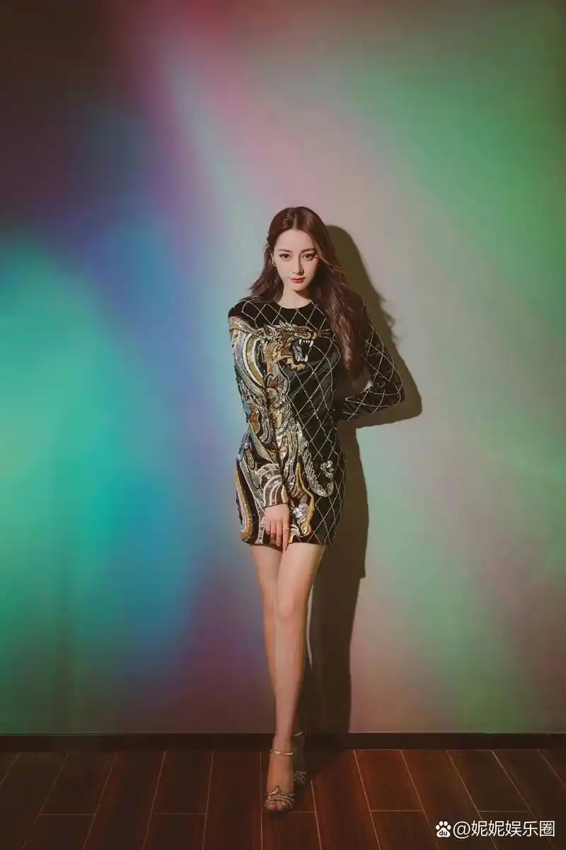 粉丝说迪丽热巴的腿是加工过的,到底是不是真的喔.