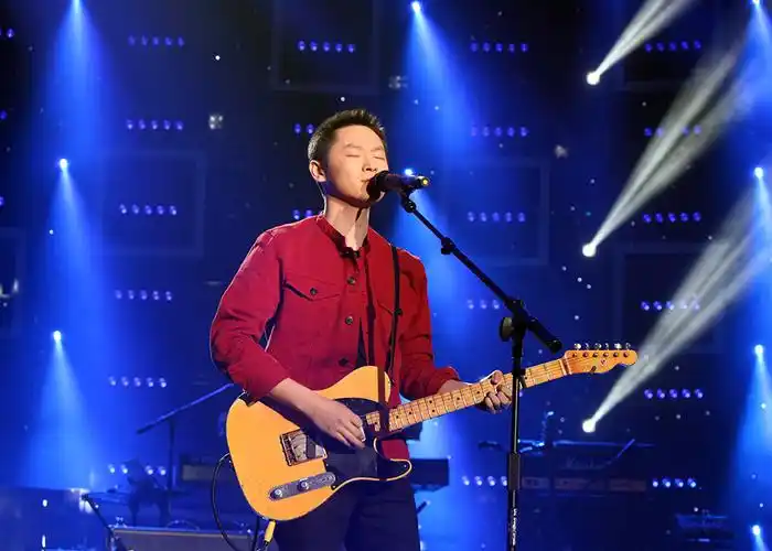 梁博携乐队央视跨年坚持原创音乐