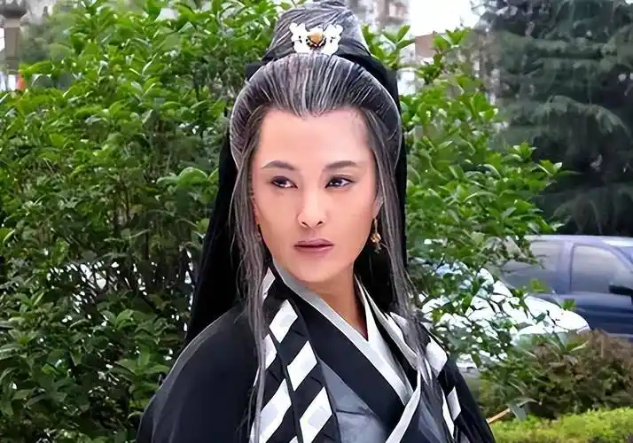 原创著名演员王菁华5岁出道29岁与当红男星常戎分手后单身至今