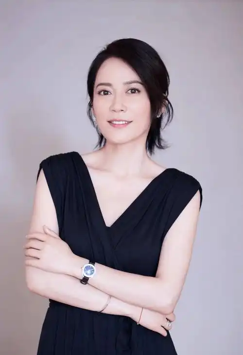 俞飞鸿52岁美貌不减,展现出令人迷醉的女性魅力!_舞台_艺术_女神