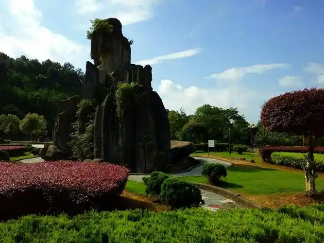 江西省宜春市上高县敖山镇星河山庄镜山森林公园