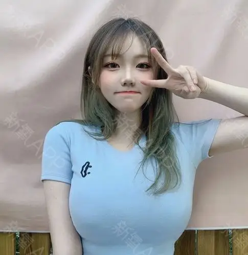 胸比脸大是什么感受呢! 哈哈哈哈