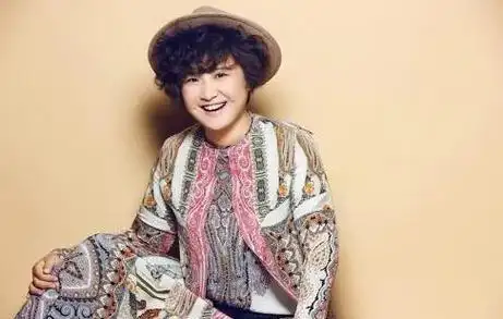 贾玲瞒不住了!隐婚六年老公原来是熟悉的他,老公就藏在她的身边?