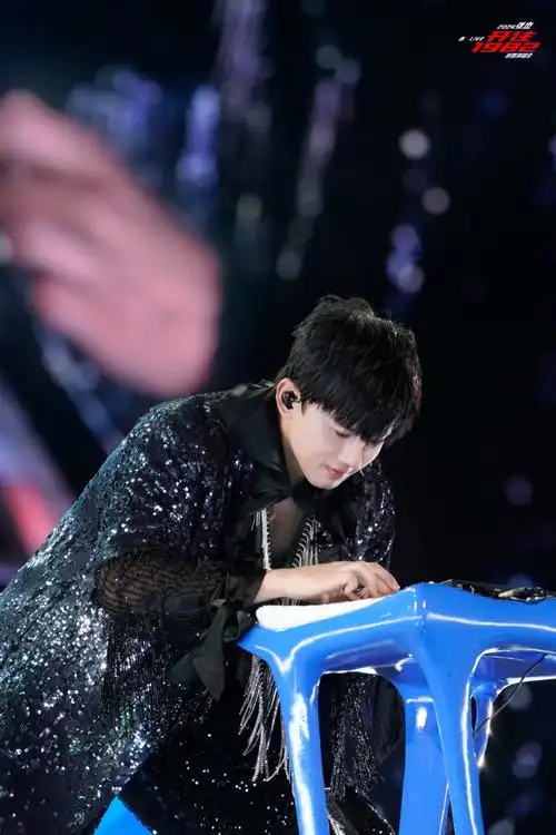 张杰未live巡回演唱会#  @张杰未·live-「开往1982」巡回演唱会褐葺