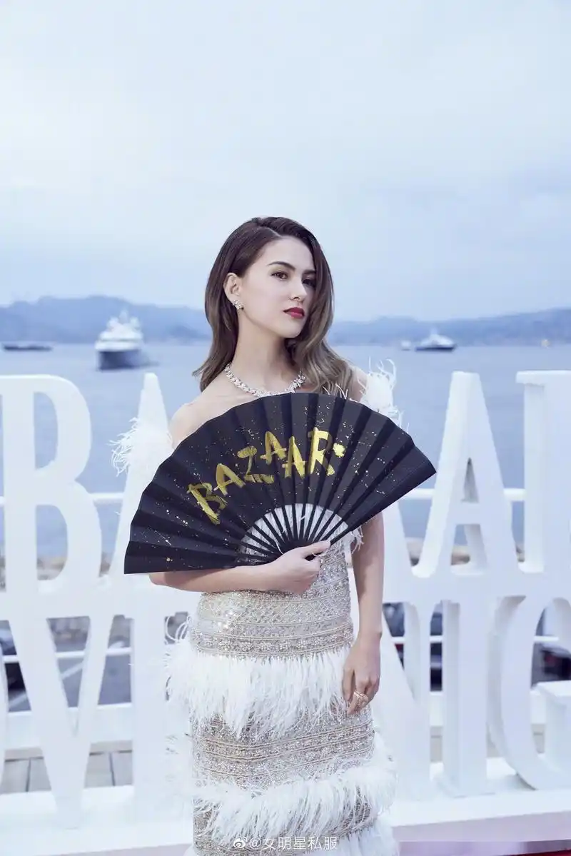 昆凌亮相戛纳芭莎电影之夜,小公举的公举也太美了吧!