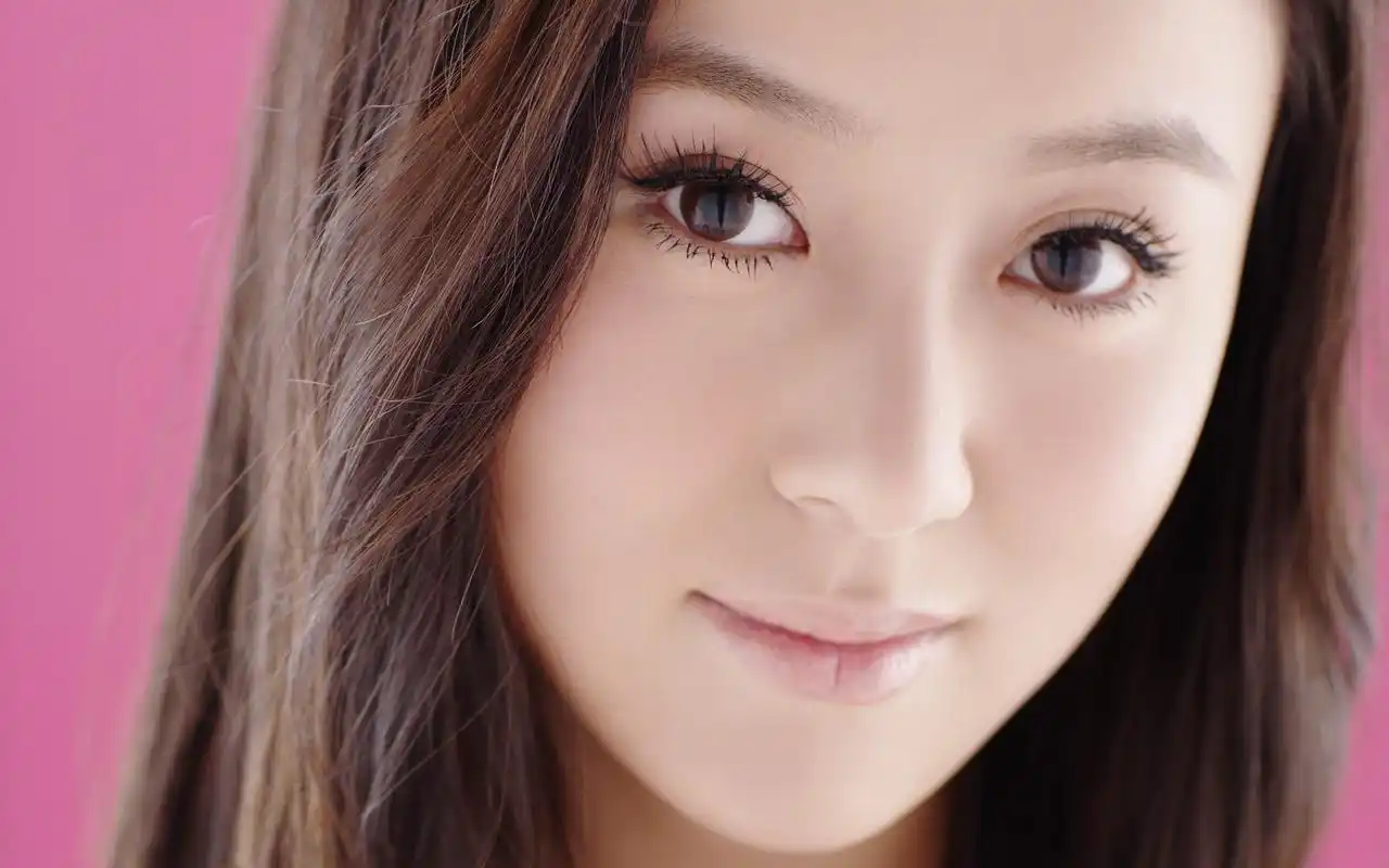 美女明星周牧茵桌面壁纸第3张