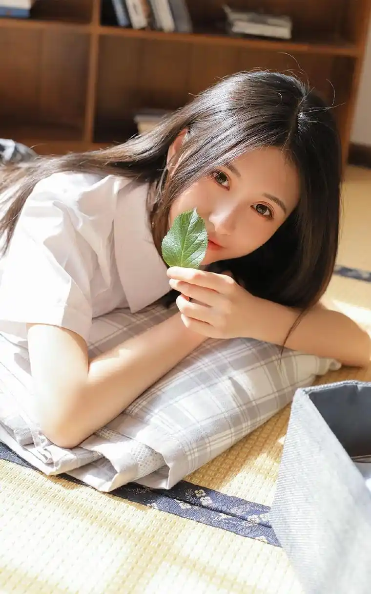 清纯美女jk可爱甜美居家写真图片