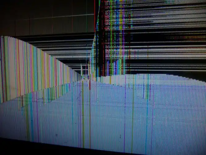 电脑显示屏碎了图片电脑显示屏图片