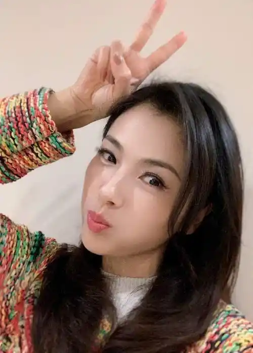 刘涛可爱三连拍_腾讯新闻