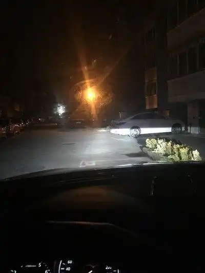 我的车在夜晚近光完美的切线,同样缤智也是这样