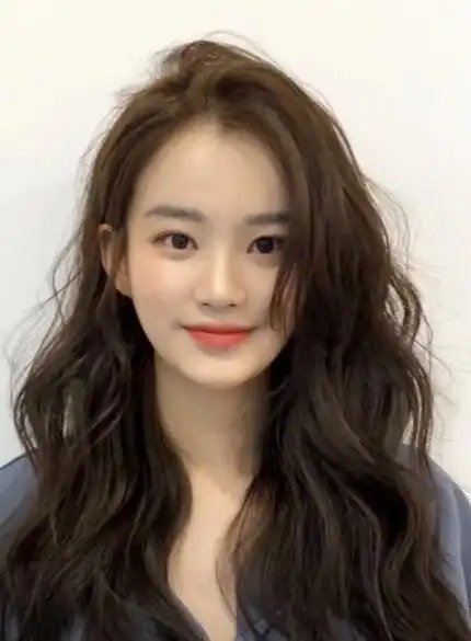 卷发发型女2022最新款,复古风中的时尚典范_发型造型_宝妈时尚生活网