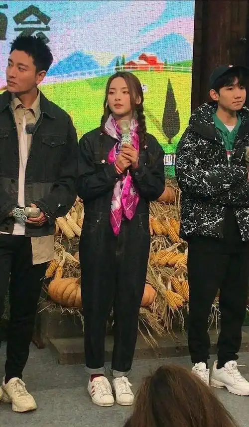 引起王源粉丝和杨超越粉丝撕逼的一张图.