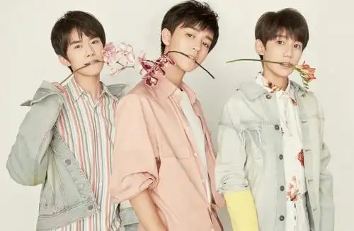 tfboys七周年演唱会官宣,三小只再次合体,千玺的眼神太圈粉了