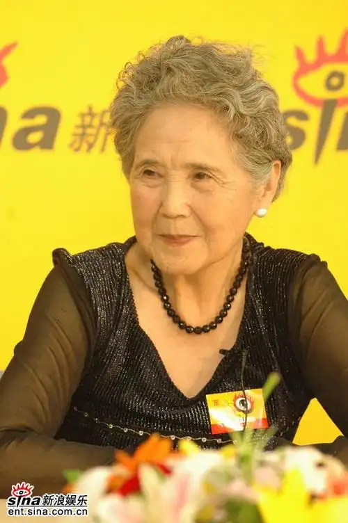 图文陈冬冬鲁园做客新浪慈祥老人鲁园