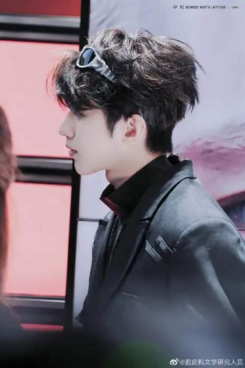 只能说没看过今天蔡徐坤这套all black97look的人有难了9290