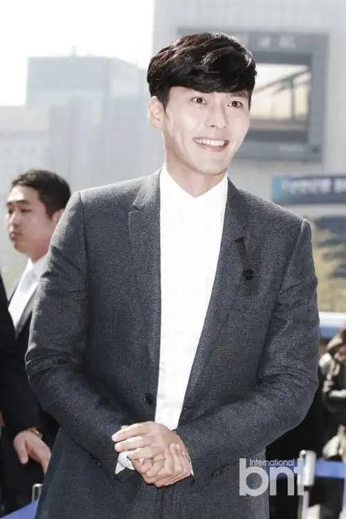 玄彬九月活动,成熟了的笑容