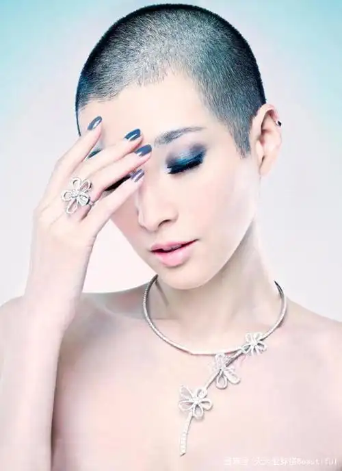 女星也爱板寸头,唐艺昕豪放,周冬雨敬业,而杨颖新造型太大胆!