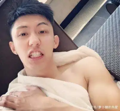 元宵节黄景瑜因为体重荣登热搜,180斤,肌肉罢了,谁不爱肌肉男