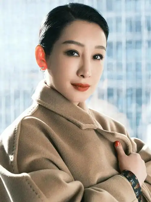 才貌双全的秦海璐,玲珑精致,魅力无限的写真照!__财经头条