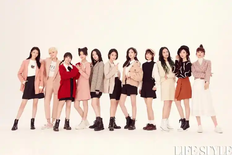 简介:火箭少女101合体封面写真图片,分享一组火箭少女101图片给大家