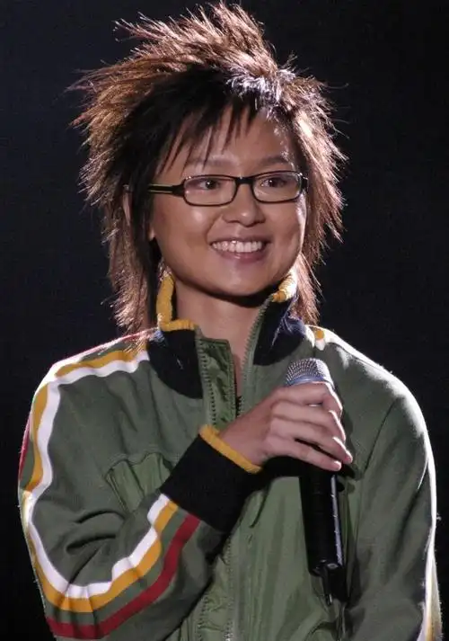 周笔畅16年后成团再出道,又是第二,第一次输给人气这次输给资历