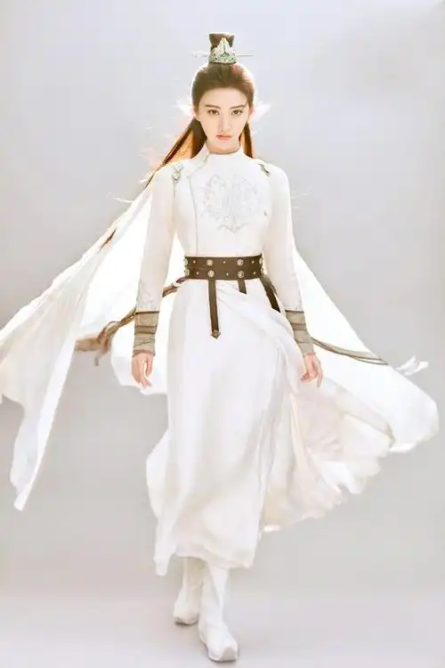 古装剧里的景甜,白色劲装英姿飒爽 紫色纱裙甜美可人!网友:都美