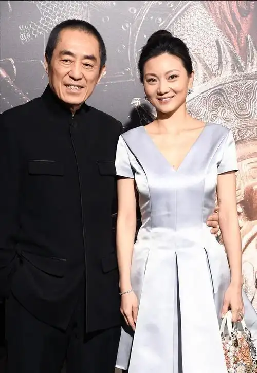 张末目睹父亲张艺谋两次移情我不想母亲的悲剧在自己身上重演