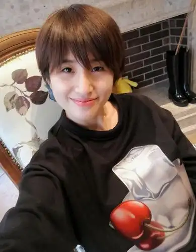 许昕的妻子私下的时候真像个孩子,虽然是个运动员,但却很前卫